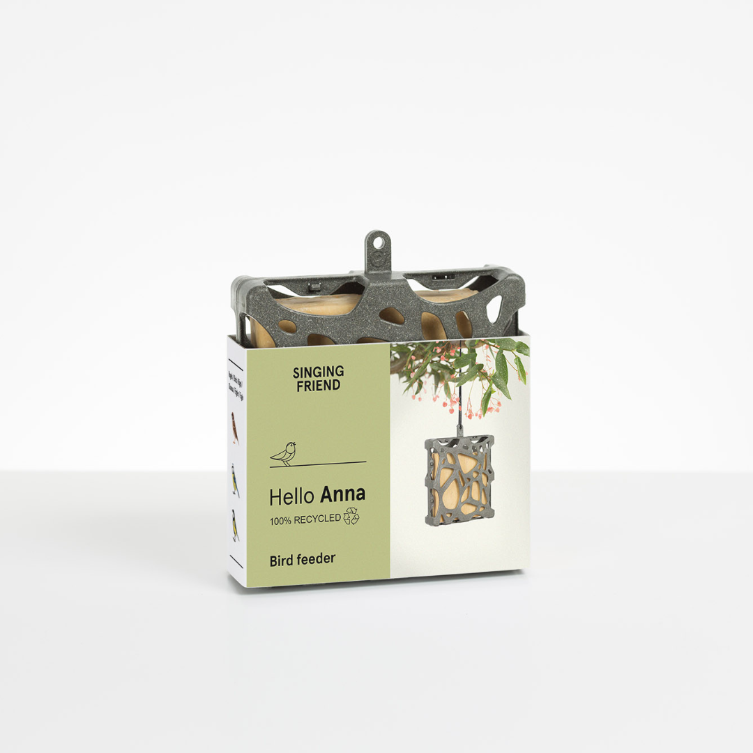 Fuglefoderautomat med foderblok.